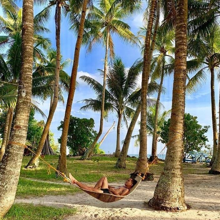 "Triangle Hut" Camp Fuego Siargao Hotel Catangnan Kültér fotó